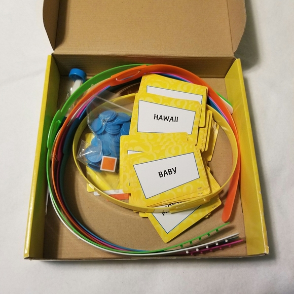 Spin Master Game HedBanz Act Up! - Picture 7 of 9